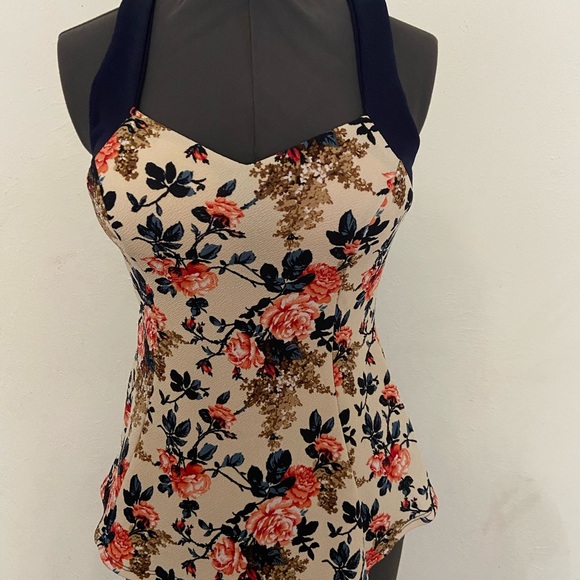 Floral print top - Picture 2 of 5